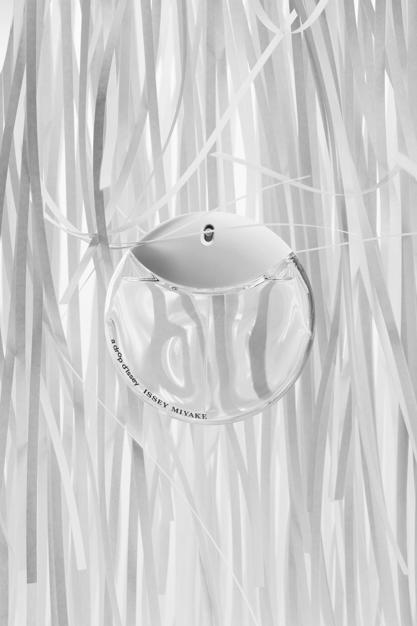 SCENTURY-magazine-Issey_Miyake_a_Drop_dIssey_fragrance___04.2-SH_0.5©Aivaras_Simonis