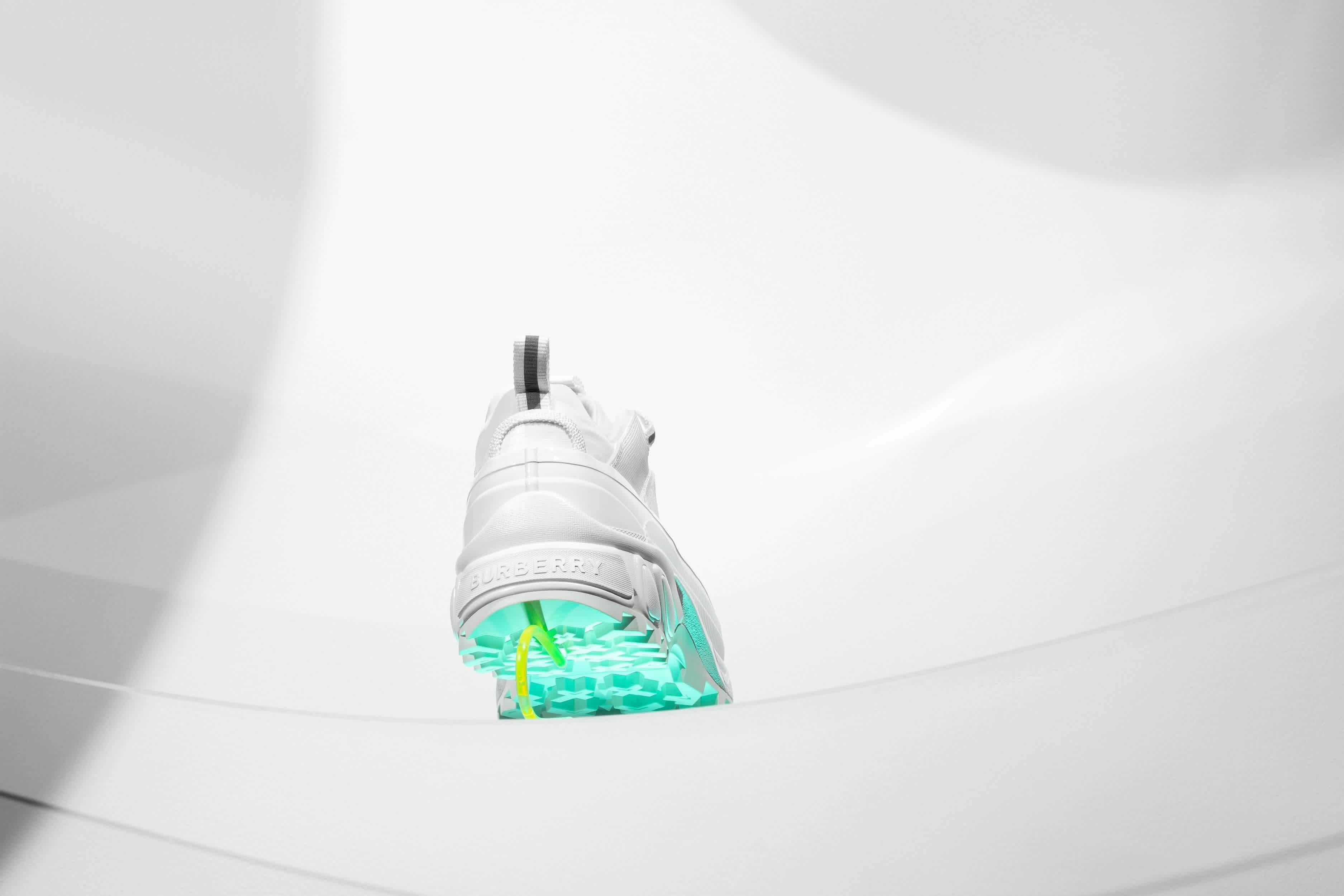 Burberry-white-arthur_sneakers-trainers-advertising-product_photography-01.2-SH_1©Aivaras_Simonis